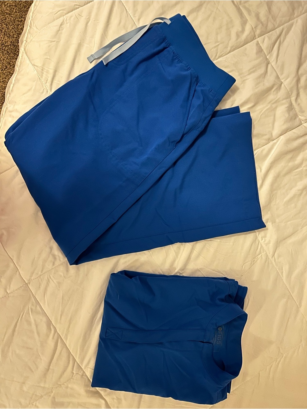 Figs scrubs: Rafaela top (M) and Isabel wide leg bottoms (L)